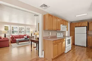 10 Catalpa Ln, Stony Brook, NY 11790 - Photo 13