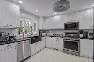 65 Birchbrook Dr, Smithtown, NY 11787 - Photo 11