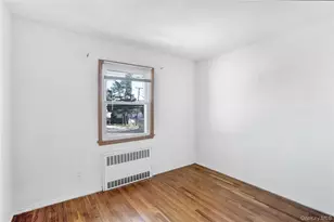 212 Newbridge Rd, Hicksville, NY 11801 - Photo 9