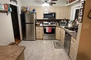 692 Woodside Dr, Wantagh, NY 11793 - Photo 3