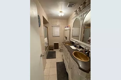 692 Woodside Drive, Wantagh, NY 11793 - Photo 5