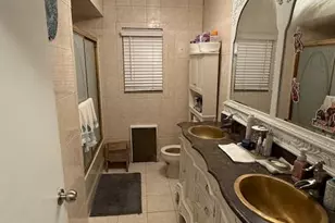 692 Woodside Dr, Wantagh, NY 11793 - Photo 5