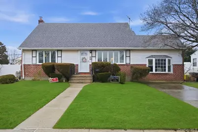 25 Lois Lane, Farmingdale, NY 11735 - Photo 1