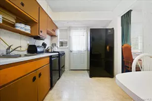 25 Lois Ln, Farmingdale, NY 11735 - Photo 9