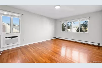 977 Woodcliff Drive, Franklin Square, NY 11010 - Photo 21