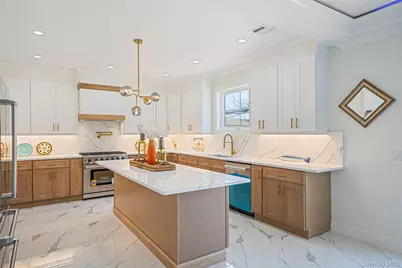 957 Dana Avenue, Valley Stream, NY 11580 - Photo 5