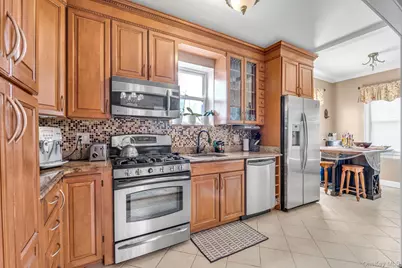 2445 Yates Avenue, Bronx, NY 10469 - Photo 15