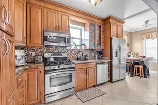 2445 Yates Ave, Bronx, NY 10469 - Photo 15