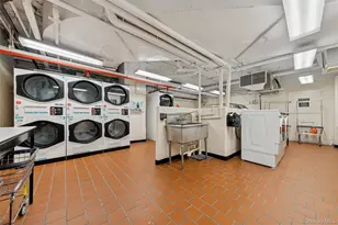 251 E 51st St, New York, NY 10022 - Photo 13