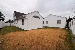 12 Elves Ln, Levittown, NY 11756 - Photo 35