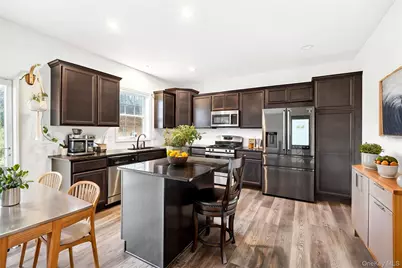 38 Highgrove Drive, Washingtonville, NY 10992 - Photo 3