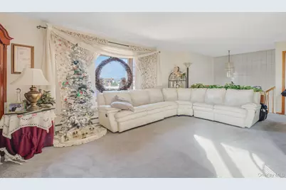 266 Kellum Street, West Babylon, NY 11704 - Photo 5