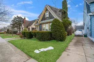 114 Buckingham Pl, Lynbrook, NY 11563 - Photo 3