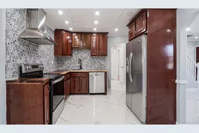 21 Linden Boulevard, Hicksville, NY 11801 - Photo 9