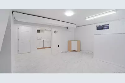 21 Linden Boulevard, Hicksville, NY 11801 - Photo 15