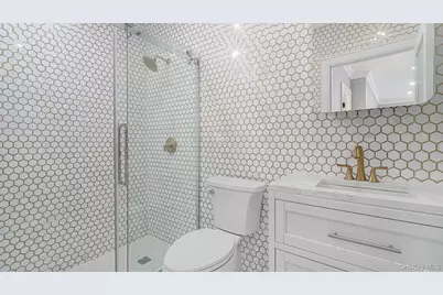 21 Linden Boulevard, Hicksville, NY 11801 - Photo 7