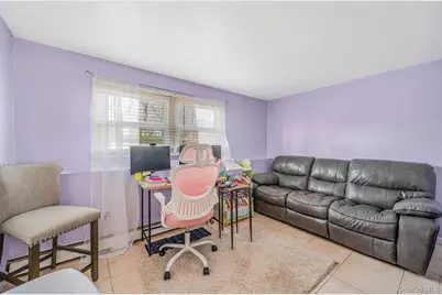 111 S Plaisted Avenue, Hauppauge, NY 11788 - Photo 35