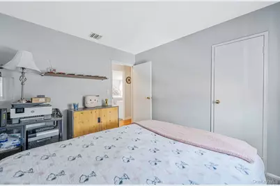 111 S Plaisted Avenue, Hauppauge, NY 11788 - Photo 25