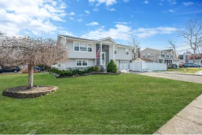 111 S Plaisted Avenue, Hauppauge, NY 11788 - Photo 3