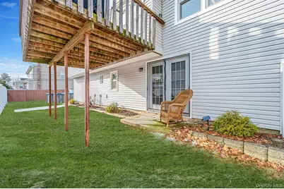 111 S Plaisted Avenue, Hauppauge, NY 11788 - Photo 5