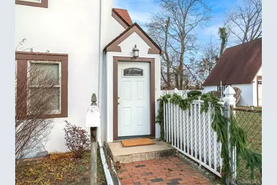 118 McLaughlin Street, Glen Cove, NY 11542 - Photo 3