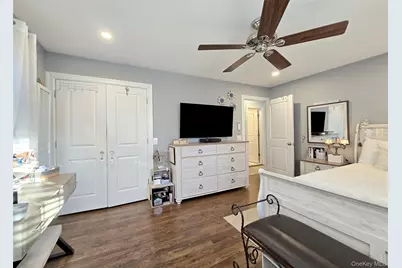 94 Clarendon Road, Ronkonkoma, NY 11779 - Photo 17