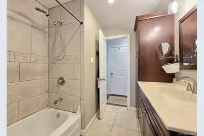 94 Clarendon Road, Ronkonkoma, NY 11779 - Photo 9