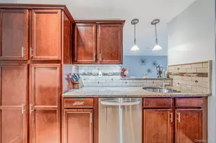 189 Haddon Hollow Ct, Middle Island, NY 11953 - Photo 11