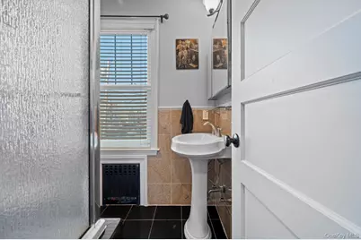 132 Mayflower Avenue, New Rochelle, NY 10801 - Photo 15