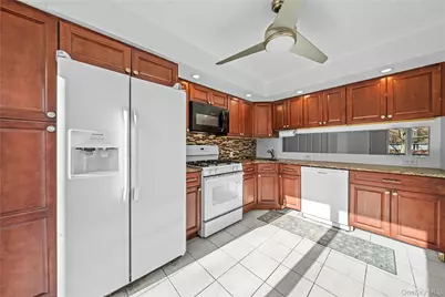 28 Ellen Place, Kings Park, NY 11754 - Photo 11