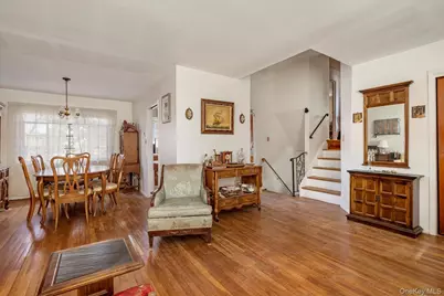 285 Southwood Circle, Syosset, NY 11791 - Photo 7