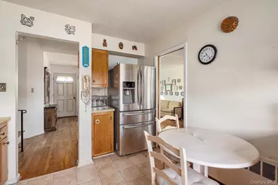 285 Southwood Circle, Syosset, NY 11791 - Photo 9