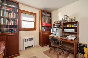 285 Southwood Cir, Syosset, NY 11791 - Photo 15