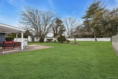 360 Locust Avenue, Oakdale, NY 11769 - Photo 25