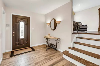 360 Locust Avenue, Oakdale, NY 11769 - Photo 3