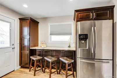 360 Locust Avenue, Oakdale, NY 11769 - Photo 7