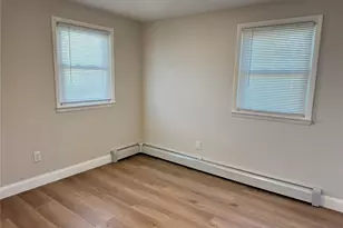 129 Spring Ln, Levittown, NY 11756 - Photo 7