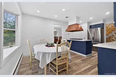 4 Penn Court, Dix Hills, NY 11746 - Photo 15