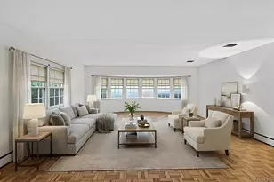 4 Penn Ct, Dix Hills, NY 11746 - Photo 9