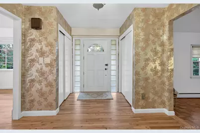 4 Penn Court, Dix Hills, NY 11746 - Photo 5