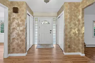 4 Penn Ct, Dix Hills, NY 11746 - Photo 5