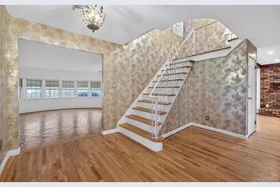 4 Penn Court, Dix Hills, NY 11746 - Photo 7