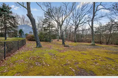 4 Penn Court, Dix Hills, NY 11746 - Photo 49