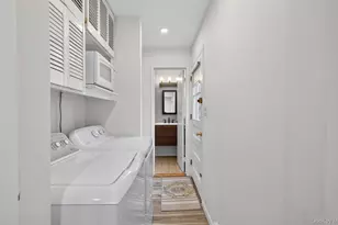 4 Penn Ct, Dix Hills, NY 11746 - Photo 19