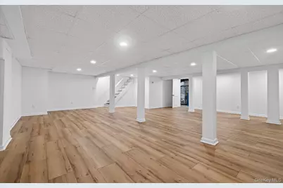 4 Penn Court, Dix Hills, NY 11746 - Photo 41