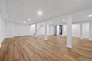 4 Penn Ct, Dix Hills, NY 11746 - Photo 41