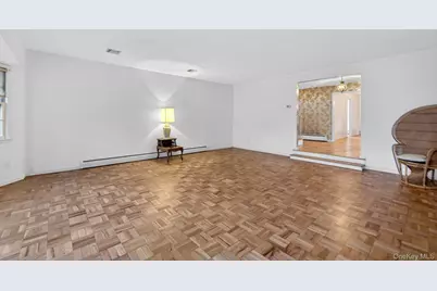 4 Penn Court, Dix Hills, NY 11746 - Photo 11