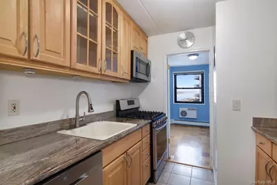 1085 Warburton #621, Yonkers, NY 10701 - Photo 9