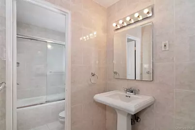 1085 Warburton #621, Yonkers, NY 10701 - Photo 15