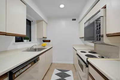 16 Bronxville Glen Drive #14, Bronxville, NY 10708 - Photo 9